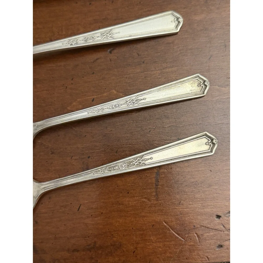Vintage Tudor Plate Oneida‎ Mary Stuart 18-Pc Silverplate Flatware Service for 6